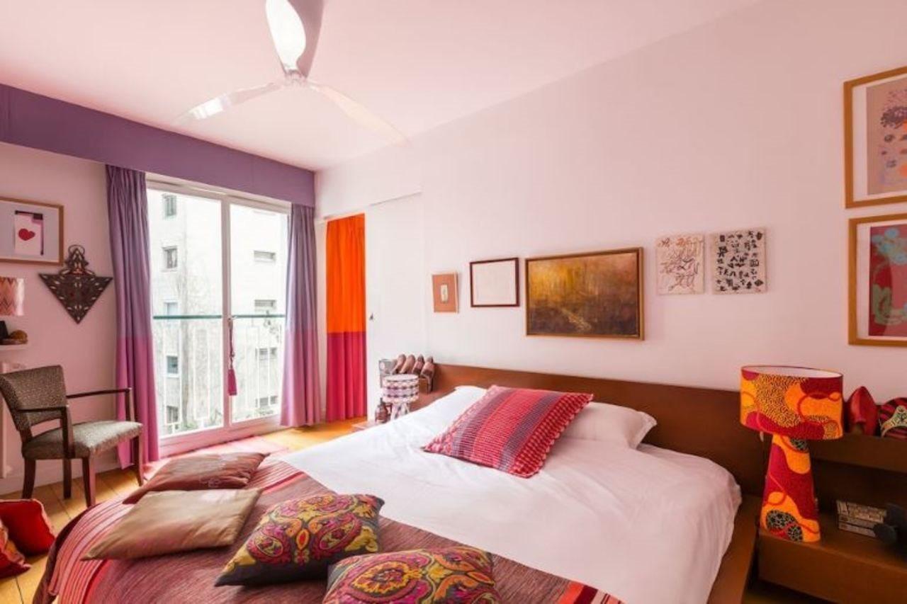 Colourful In Ternes Apartment